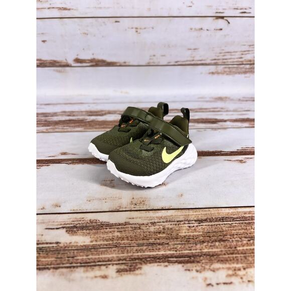 Nike Infant Revolution 6 Sneakers – CD4 Rough Green/Barely Volt – Size US 2C - Picture 1 of 8
